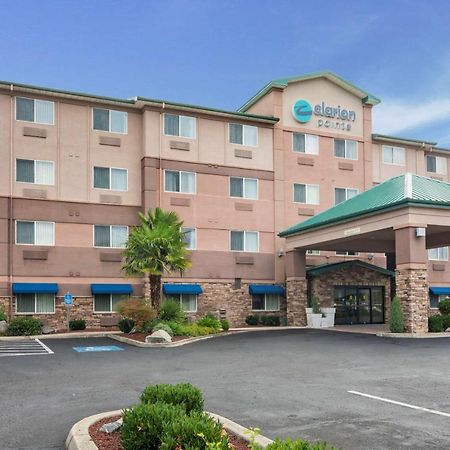 Clarion Pointe Medford Hotell Eksteriør bilde