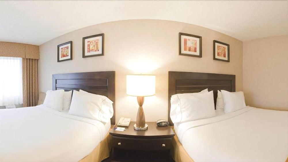 Clarion Pointe Medford Hotell Eksteriør bilde
