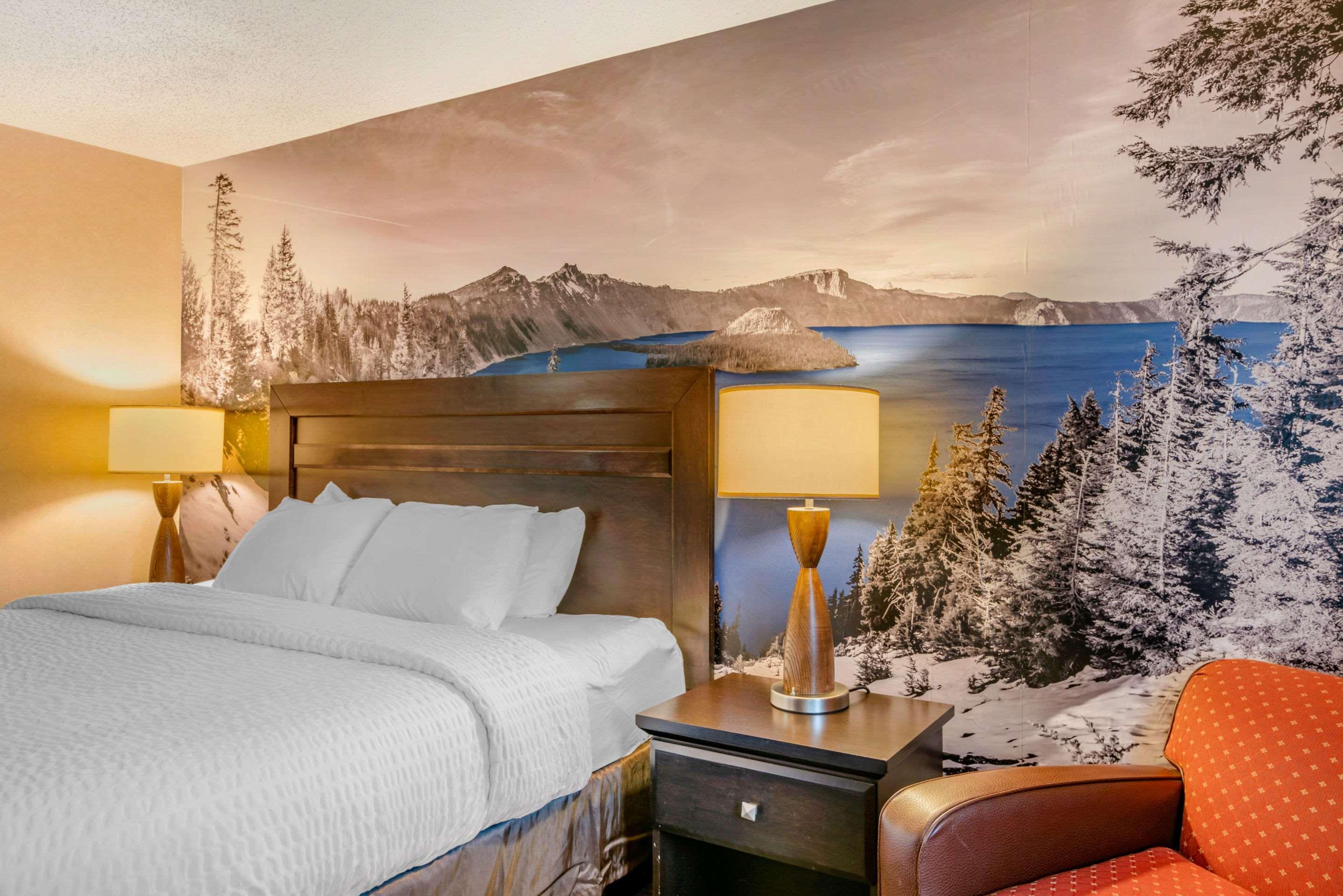 Clarion Pointe Medford Hotell Eksteriør bilde