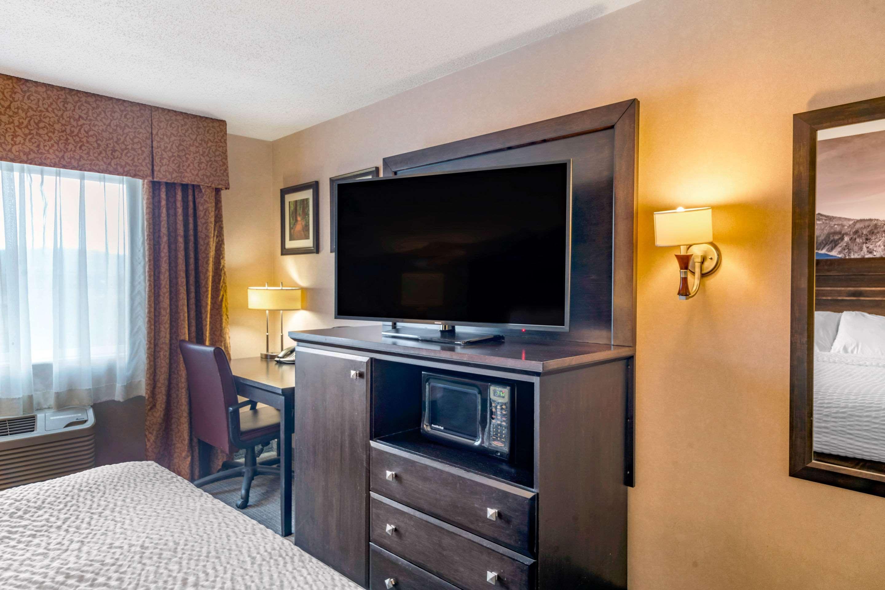 Clarion Pointe Medford Hotell Eksteriør bilde