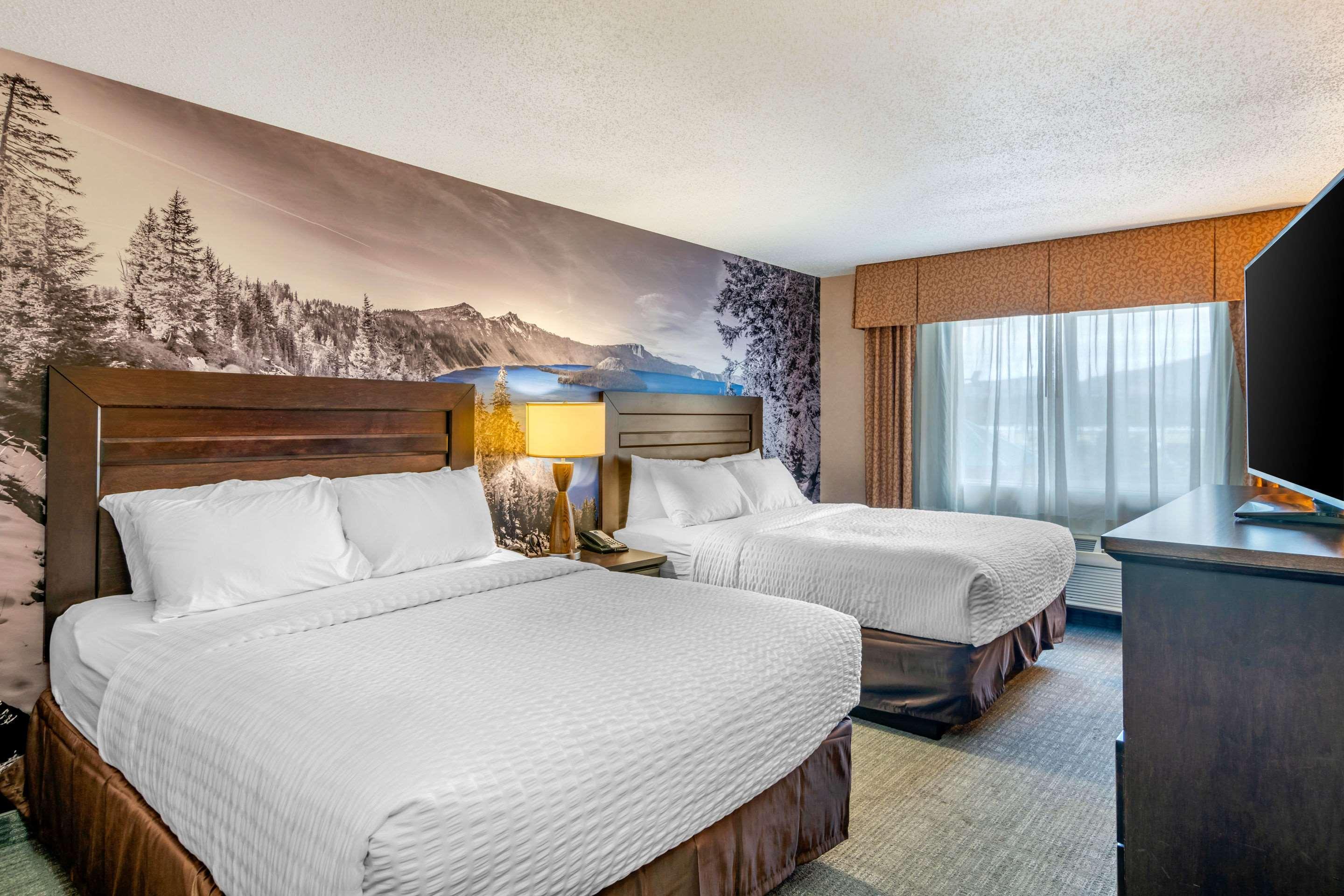 Clarion Pointe Medford Hotell Eksteriør bilde