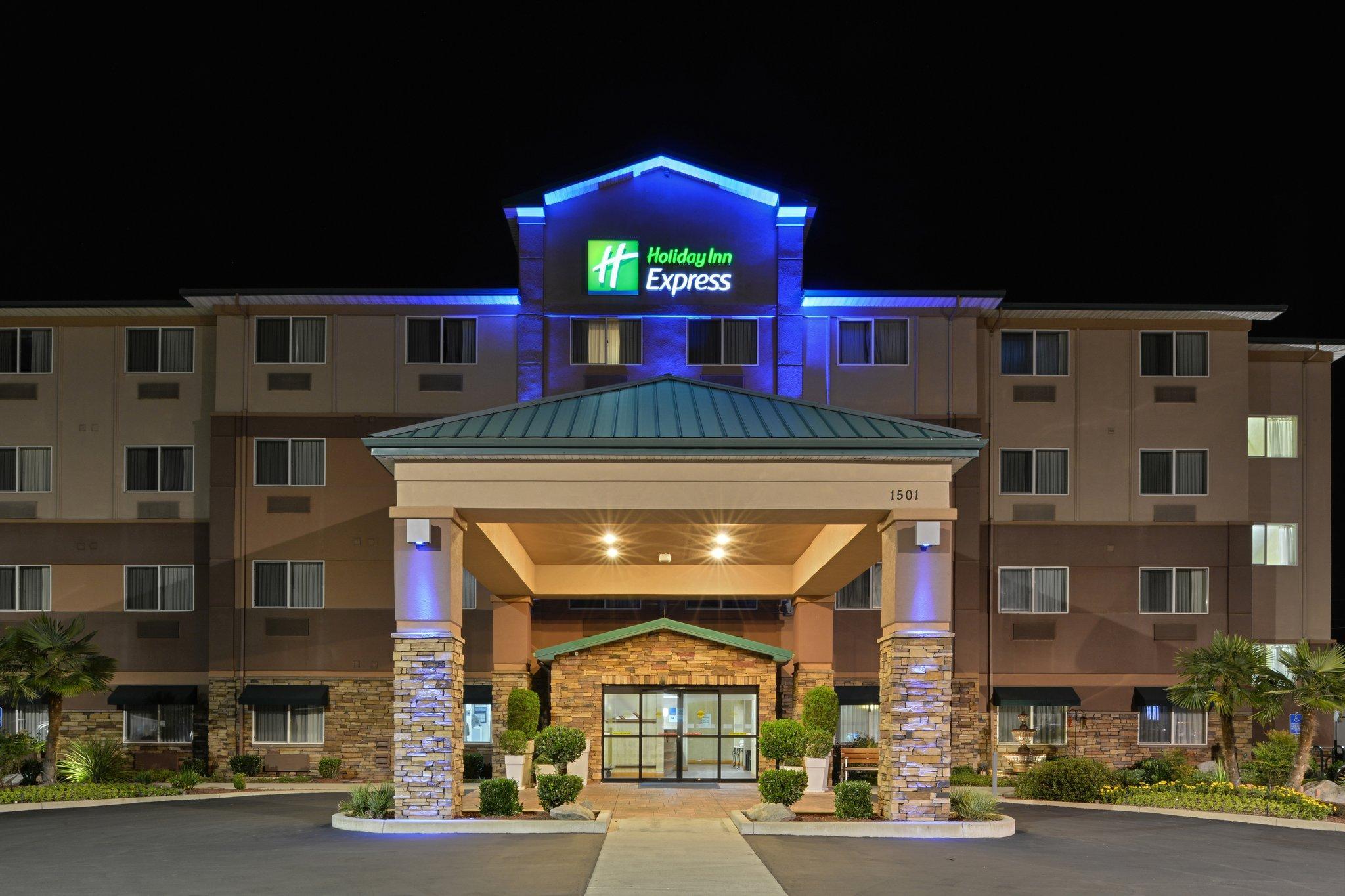 Clarion Pointe Medford Hotell Eksteriør bilde