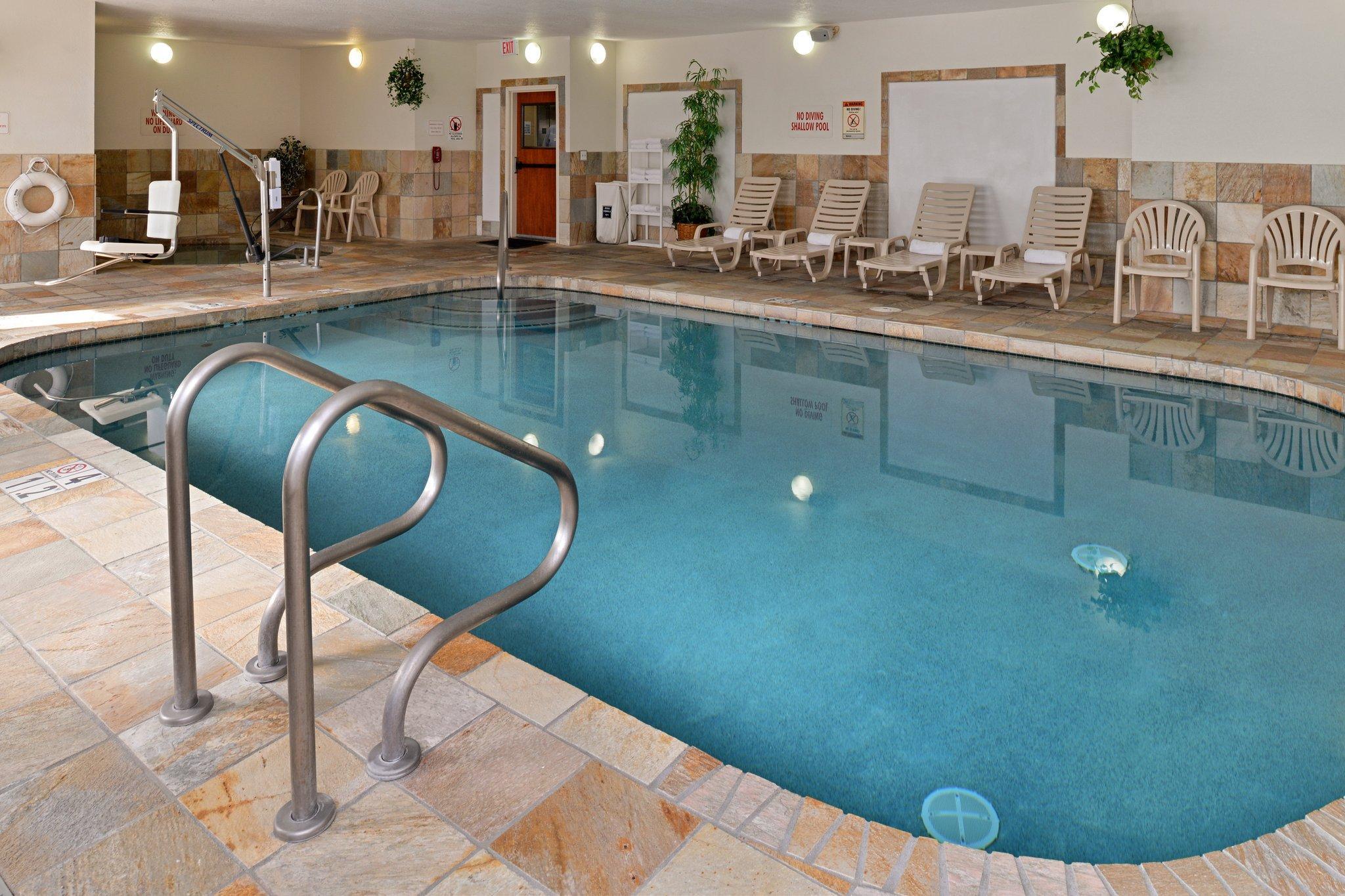 Clarion Pointe Medford Hotell Eksteriør bilde