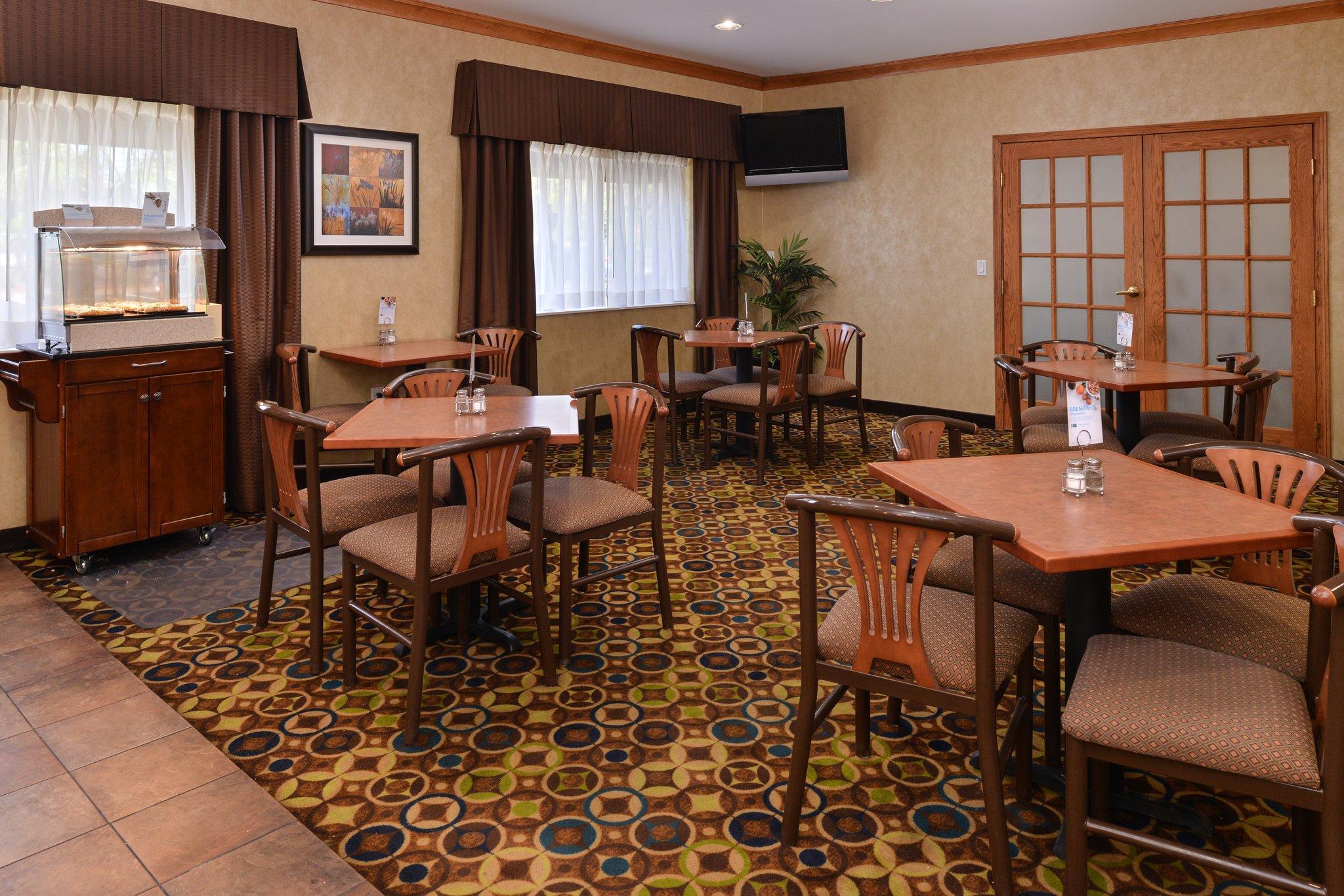 Clarion Pointe Medford Hotell Eksteriør bilde
