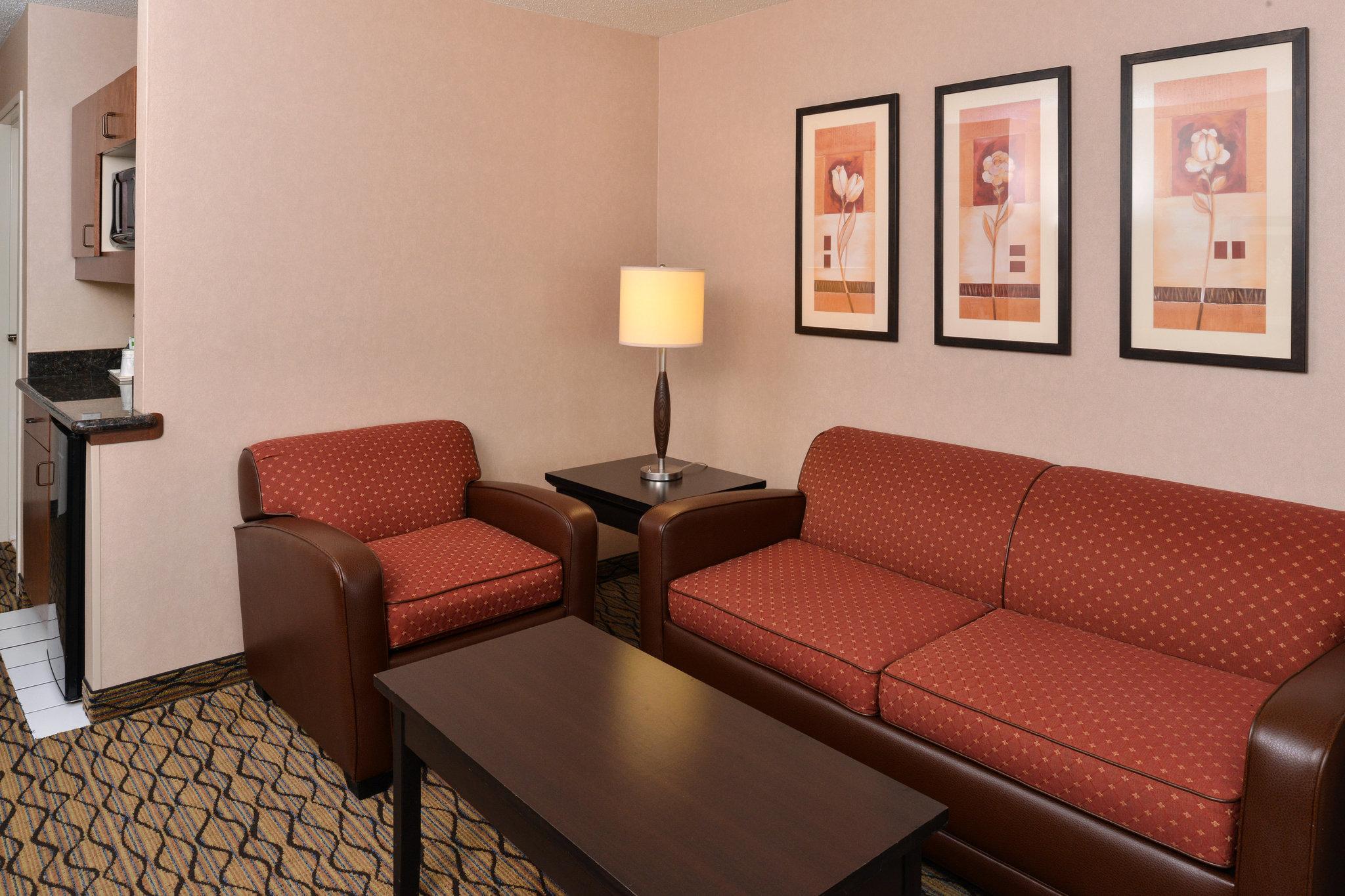 Clarion Pointe Medford Hotell Eksteriør bilde