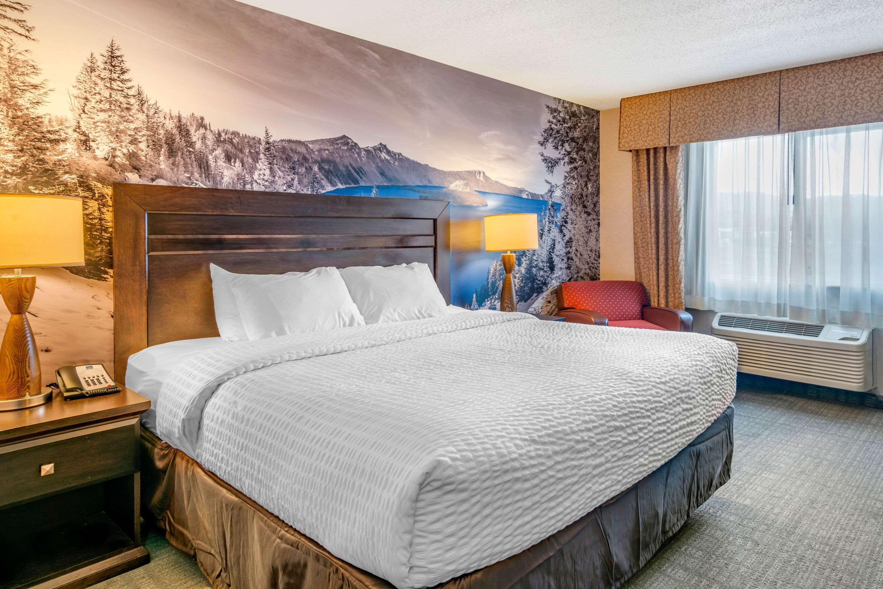 Clarion Pointe Medford Hotell Eksteriør bilde