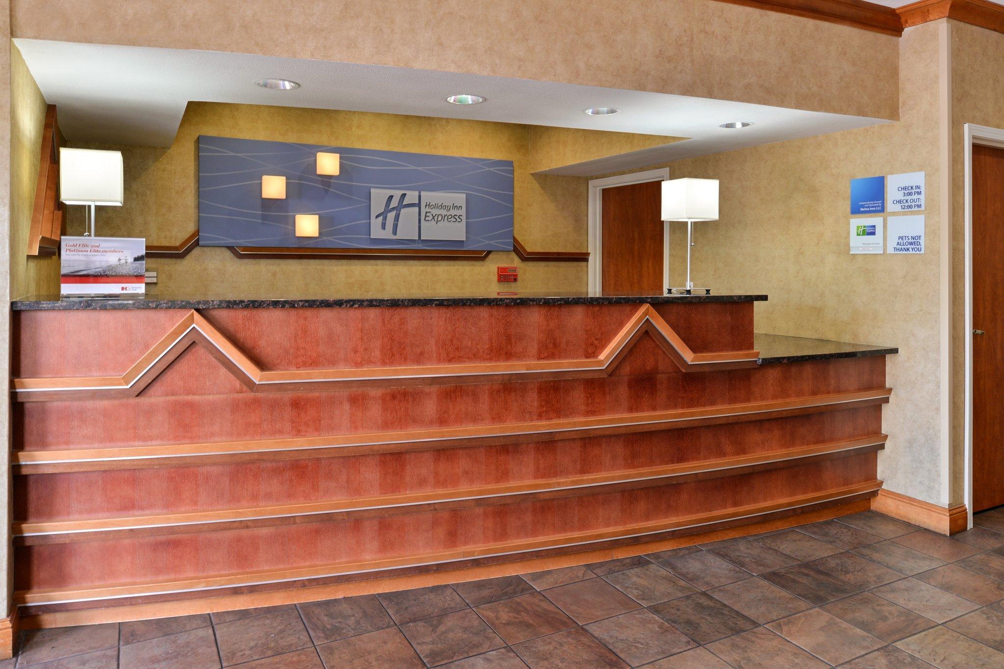 Clarion Pointe Medford Hotell Eksteriør bilde