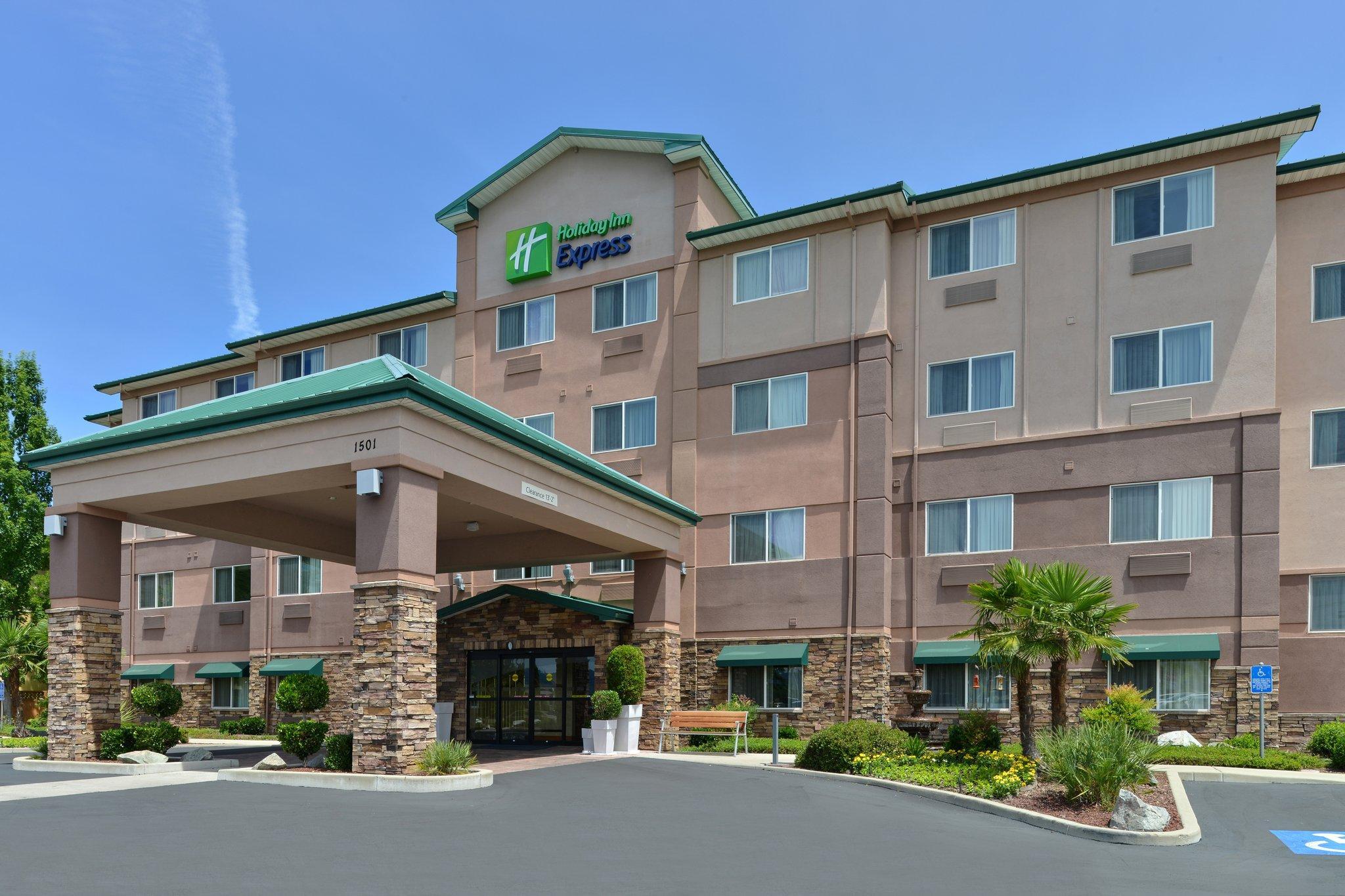Clarion Pointe Medford Hotell Eksteriør bilde
