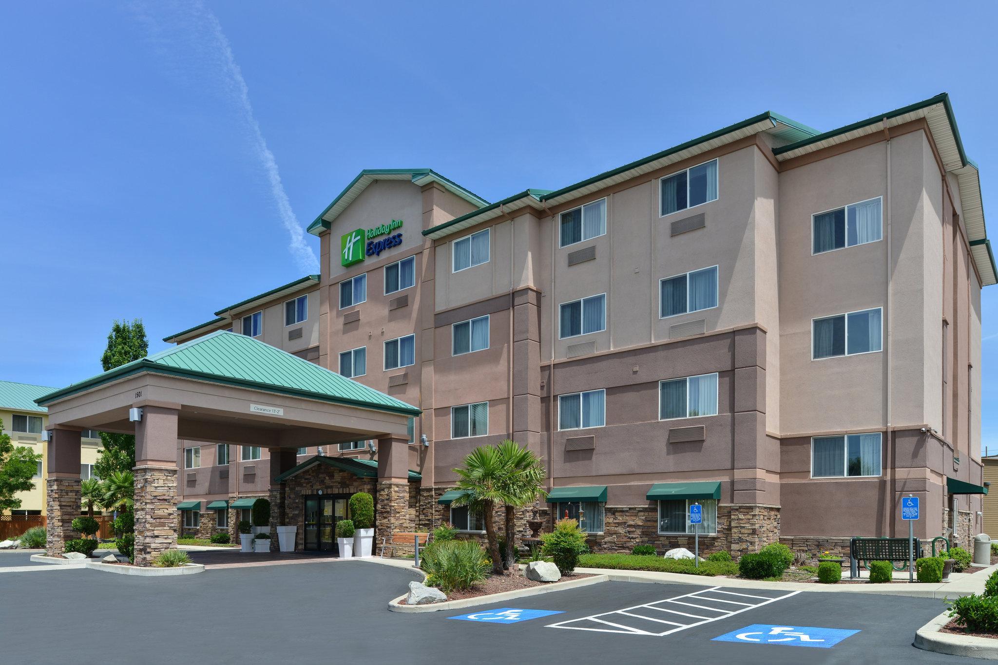 Clarion Pointe Medford Hotell Eksteriør bilde