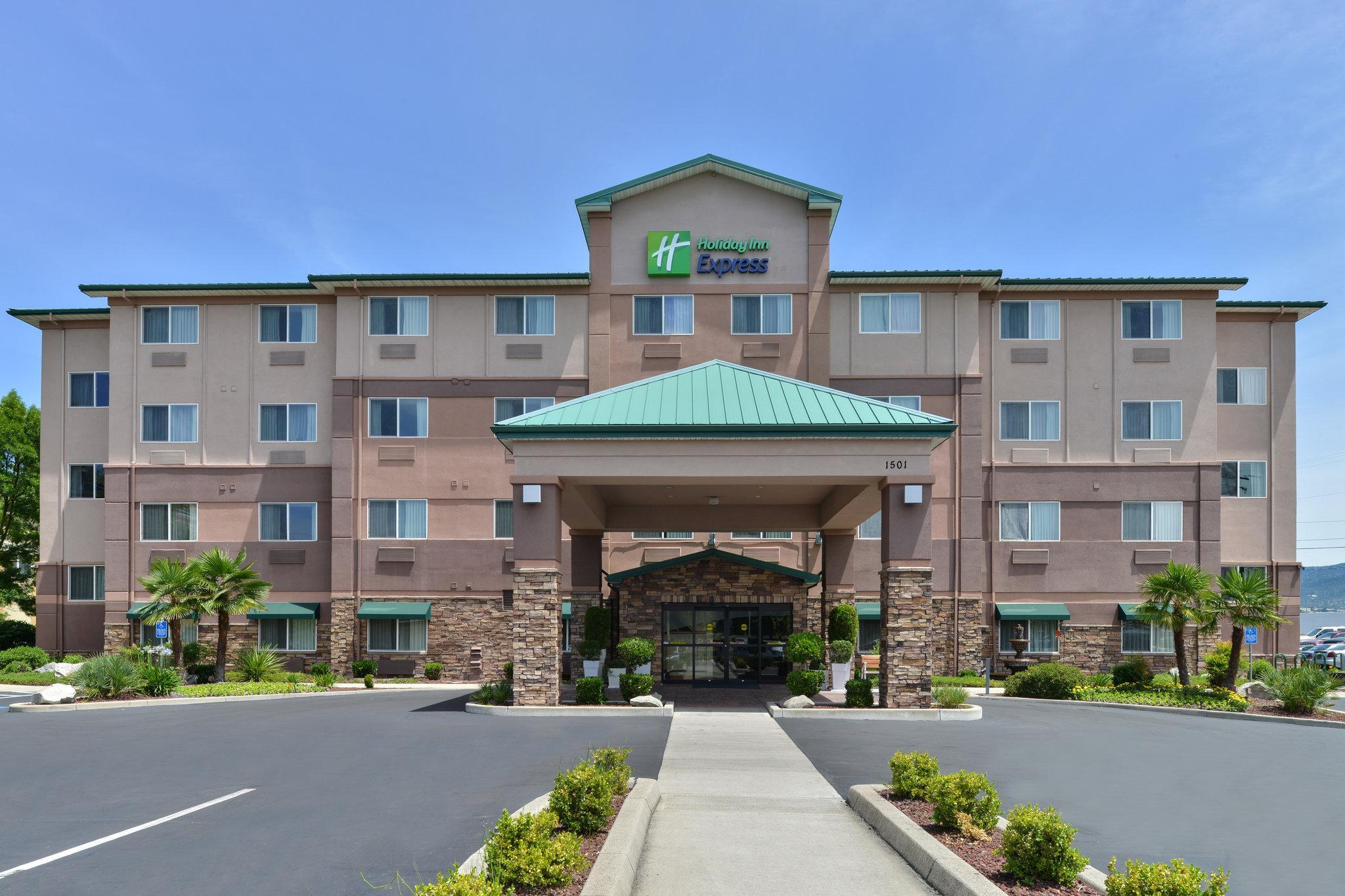 Clarion Pointe Medford Hotell Eksteriør bilde
