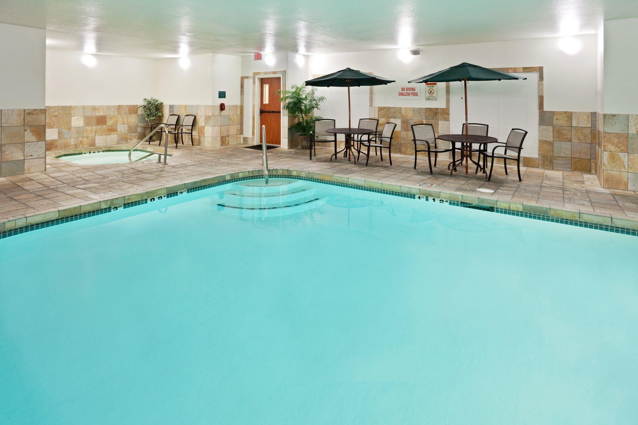 Clarion Pointe Medford Hotell Eksteriør bilde